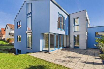 Großzügige Doppelhaushälfte mit Sichtdachstuhl, außergewöhnlichem Wohnambiente und idyllischem Garten 4 zimmer