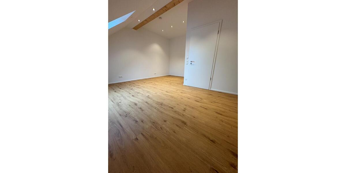 Reihenhaus Neutraubling - 5 Zimmer, 150 m&sup2;, 1.900&euro; | Angebot:24915467