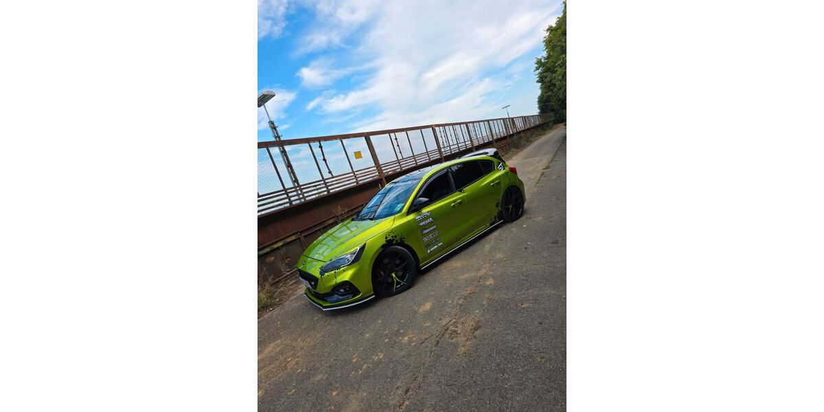 Ford Focus 82.999 km 24.599 &euro; Mintraching 93098