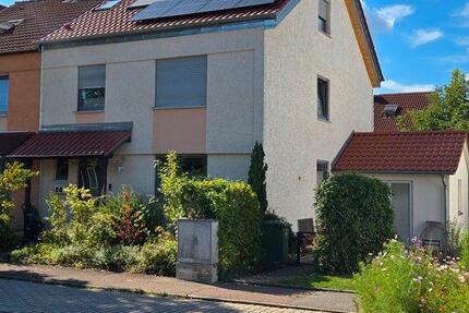 Haus Neutraubling - 7 Zimmer, 167 m&sup2;, 1.850&euro; | Angebot:27572835