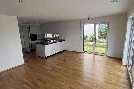 Haus zum Mieten in Obertraubling 1.890 € 140 m²