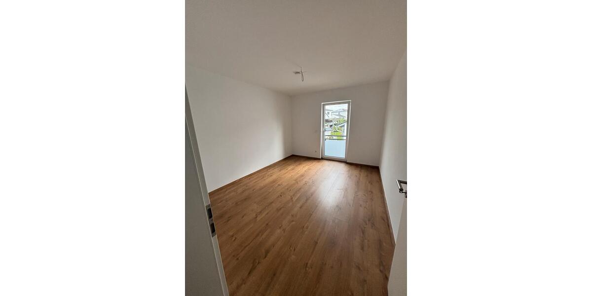 Etagenwohnung Bernhardswald - 4 Zimmer, 140 m&sup2;, 1.700&euro; | Angebot:26532743