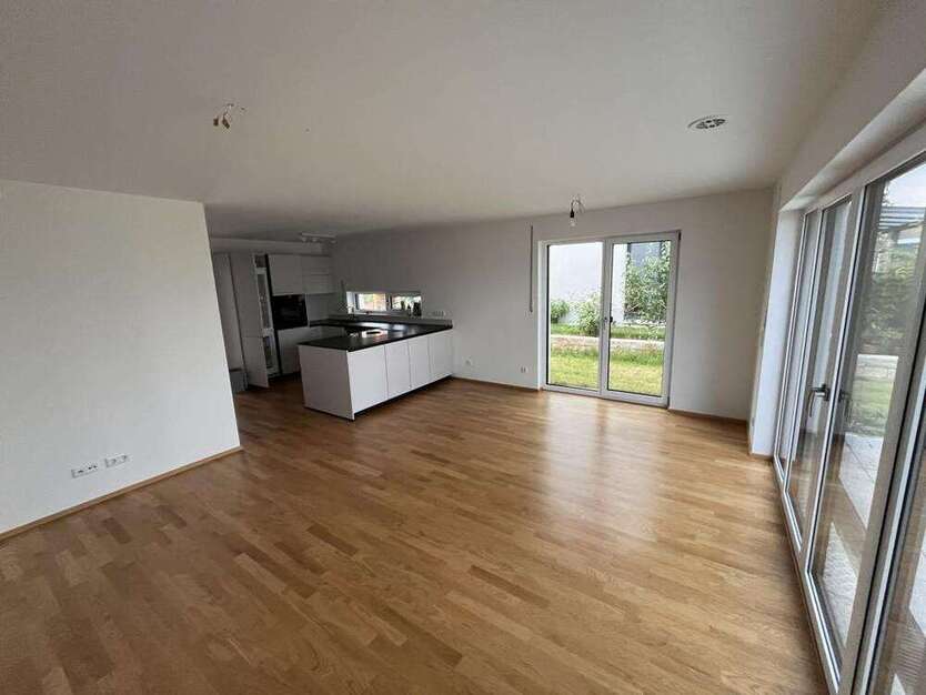 Haus zum Mieten in Obertraubling 1.890 € 140 m²