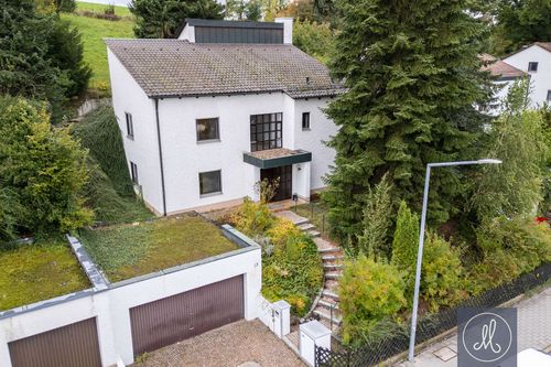 Renoviertes Architektenhaus mit Doppelgarage in bester Lage