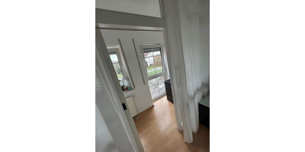 Schöne, modernisierte 2-Zimmer-Wohnung mit zwei Wintergärten - voll möbliert 2 zimmer