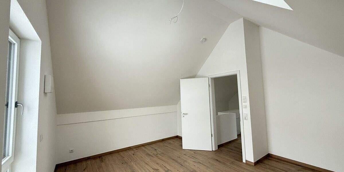 Einfamilienhaus Köfering - 4 Zimmer, 150 m&sup2;, 2.100&euro; | Angebot:25702670