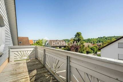 Schöne 2-Zimmer-DG-Wohnung mit Balkon und Stellplatz in sehr guter Lage