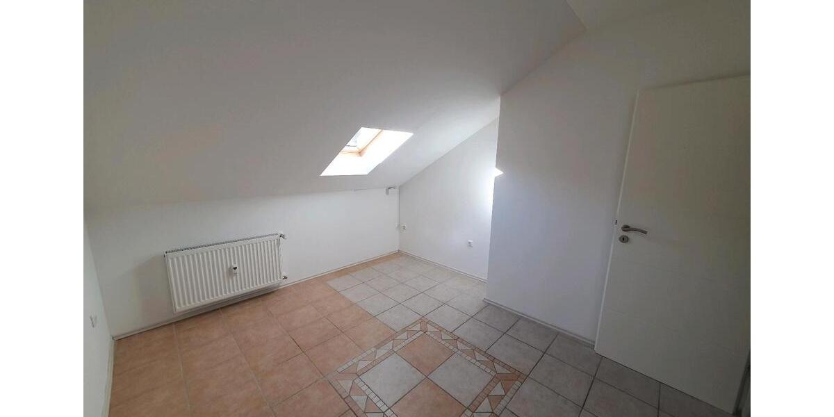 Dachgeschoßwohnung Maxhütte-Haidhof Haidhof - 4 Zimmer, 100 m&sup2;, 1.000&euro; | Angebot:26395838