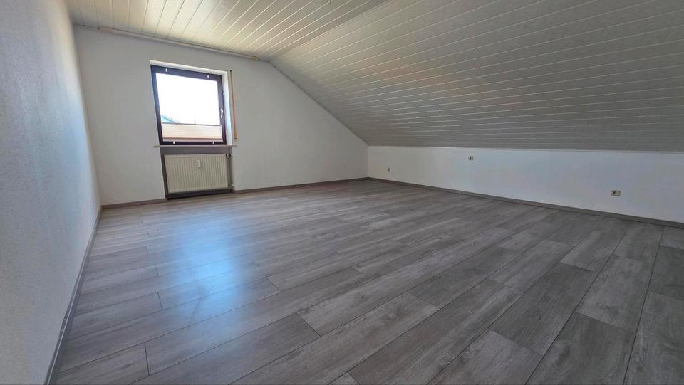 Dachgeschoßwohnung Regensburg Brandlberg - 4 Zimmer, 84 m&sup2;, 1.050&euro; | Angebot:26502768