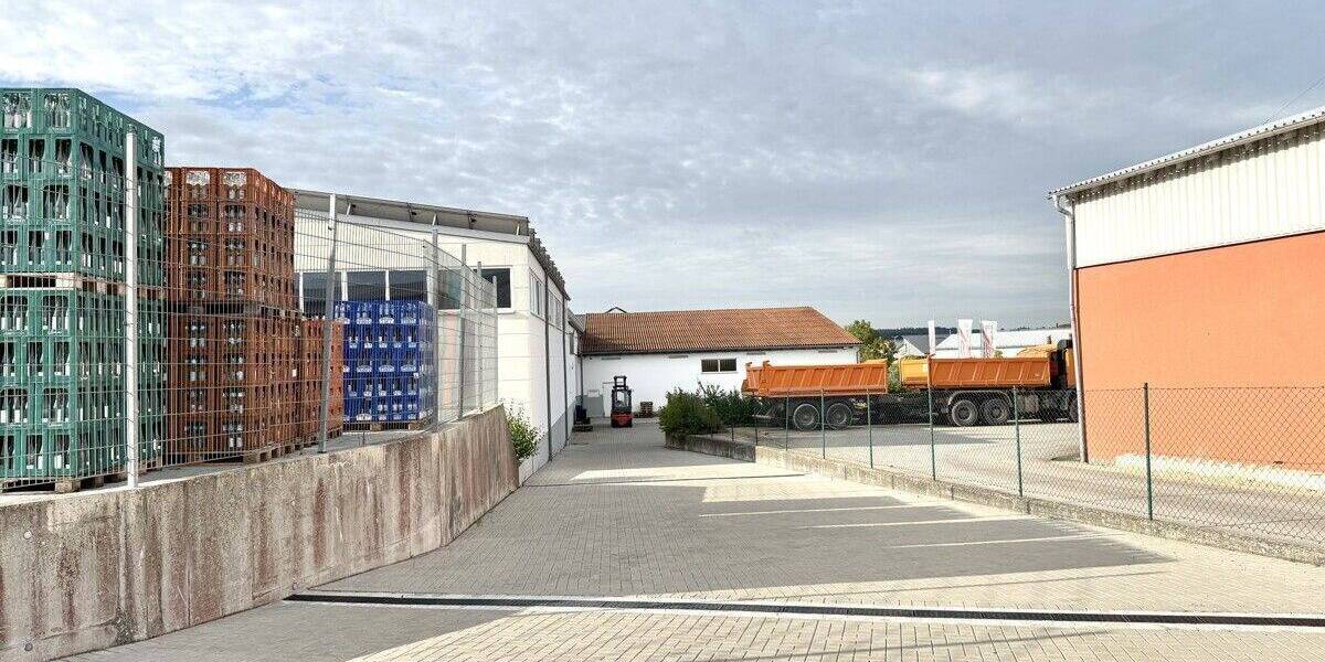 Zentral. Vielseitig. Nutzbar. Moderne Gewerbehalle in Hemau zimmer