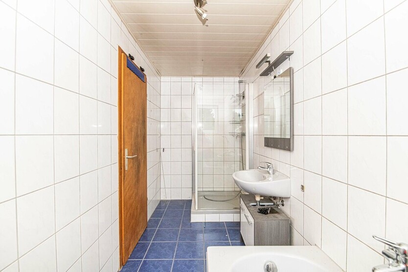 Zweifamilienhaus mit großem Grundstück 8 zimmer