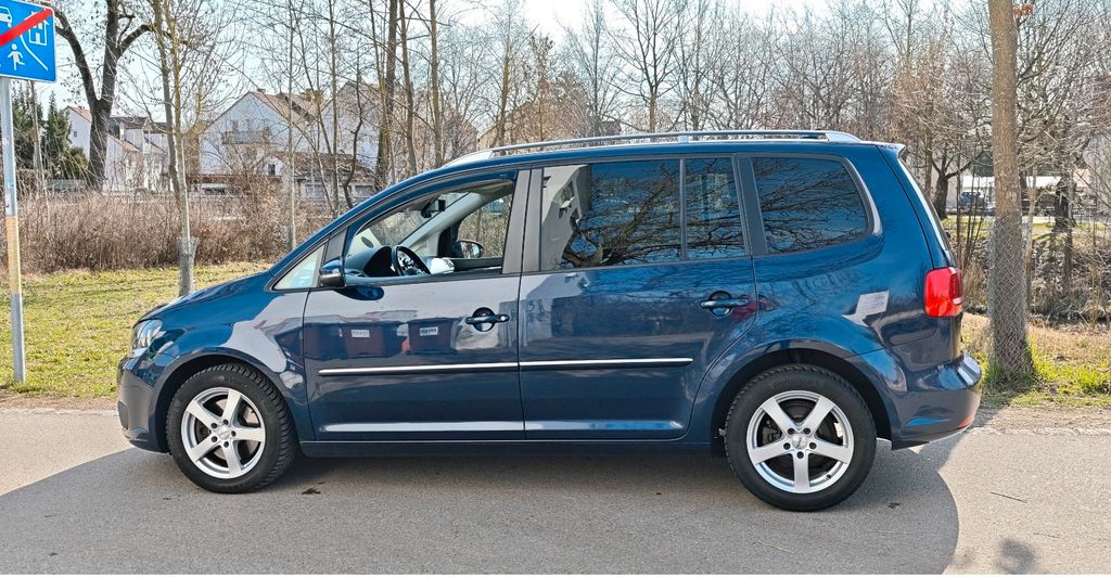 VW Touran 215.400 km 9.800 &euro; Regensburg 93055