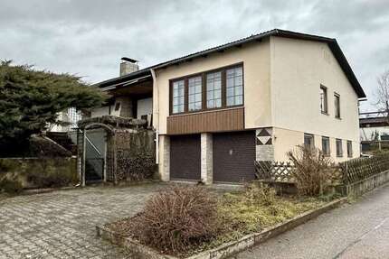 Haus Beratzhausen - 6 Zimmer, 150 m&sup2;, 325.000&euro; | Angebot:25438591