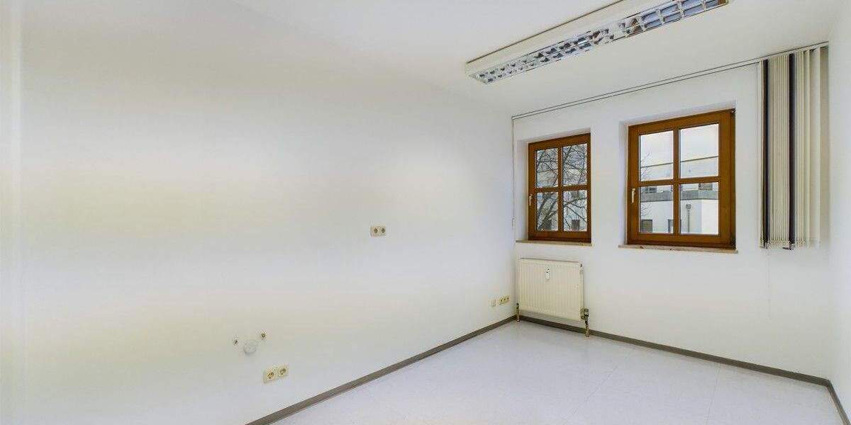 Gewerbeobjekt Nittendorf - 9 Zimmer, 169 m&sup2;, 1.495&euro; | Angebot:25704919