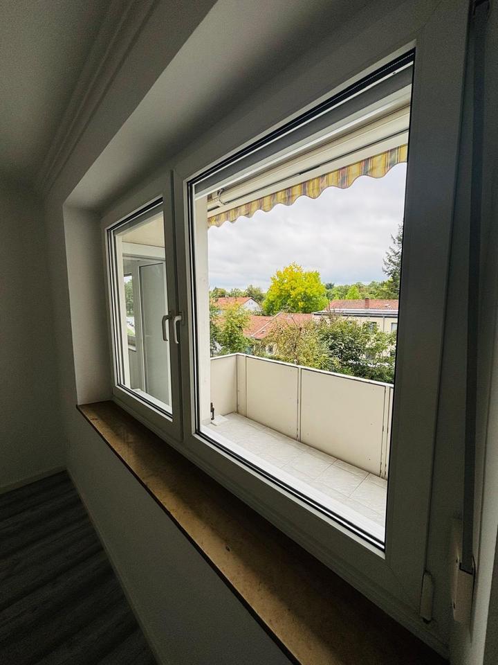 Erstbezug nach Renovierung - helle 2 Zimmer Wohnung mit Balkon