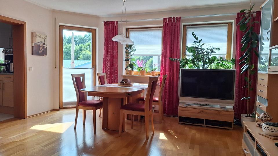 Helle 3-Zimmer-Wohnung mit Balkon, Keller & Carport
