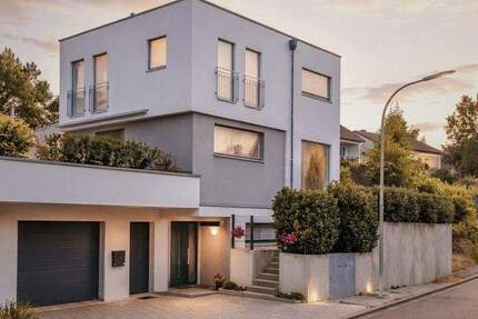 Exklusives Einfamilienhaus Regensburg: Uni UKR - Erstbezug n. Eigennutzung, Garten & Top-Ausstattung 6 zimmer