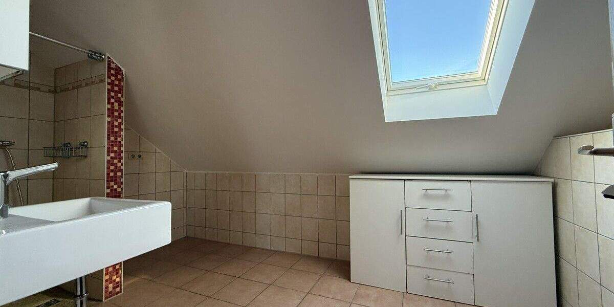 Etagenwohnung Nittendorf - 5 Zimmer, 112 m&sup2;, 299.000&euro; | Angebot:25744417