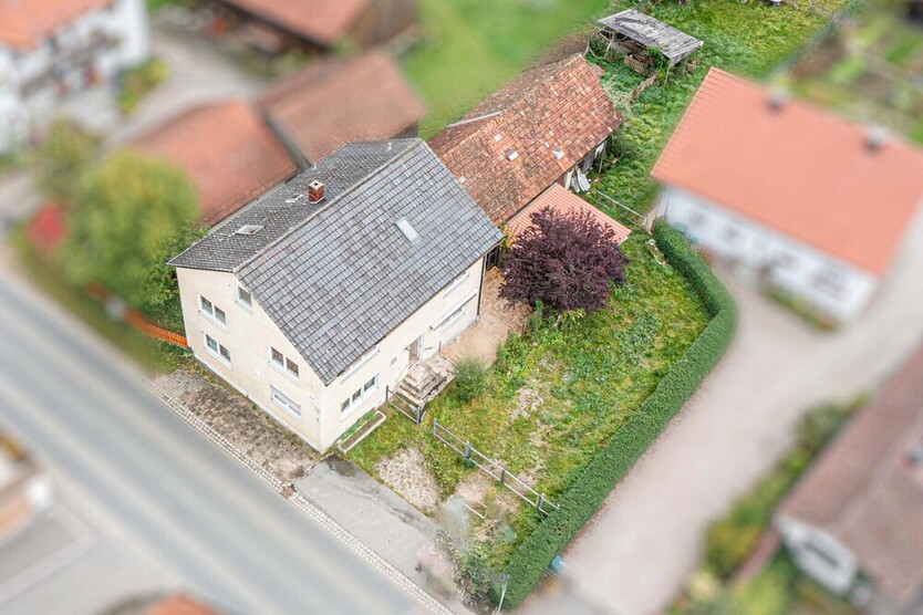 Zweifamilienhaus mit großem Grundstück 8 zimmer