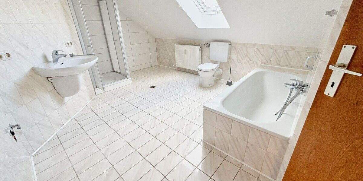 Etagenwohnung Nittendorf - 4 Zimmer, 104 m&sup2;, 299.000&euro; | Angebot:25702721