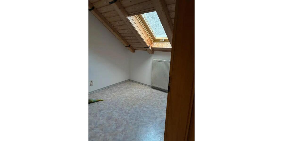 Dachgeschoßwohnung Deuerling - 3 Zimmer, 85 m&sup2;, 750&euro; | Angebot:26049383