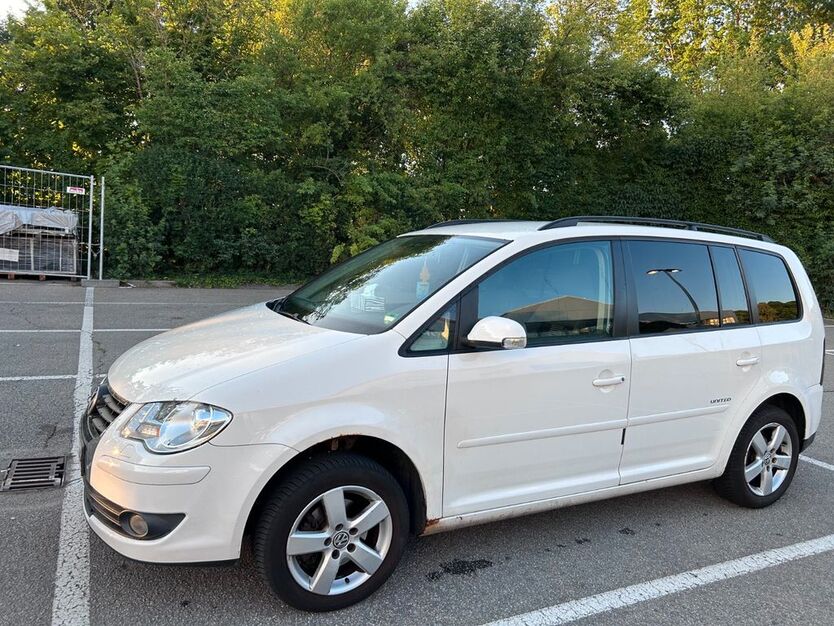 VW Touran 179.000 km 2.599 € Regensburg 93051