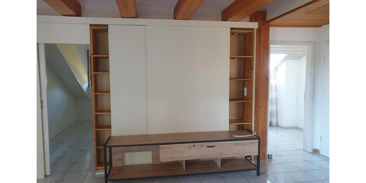 Dachgeschoßwohnung Neutraubling - 3.5 Zimmer, 102 m&sup2;, 800&euro; | Angebot:26338928