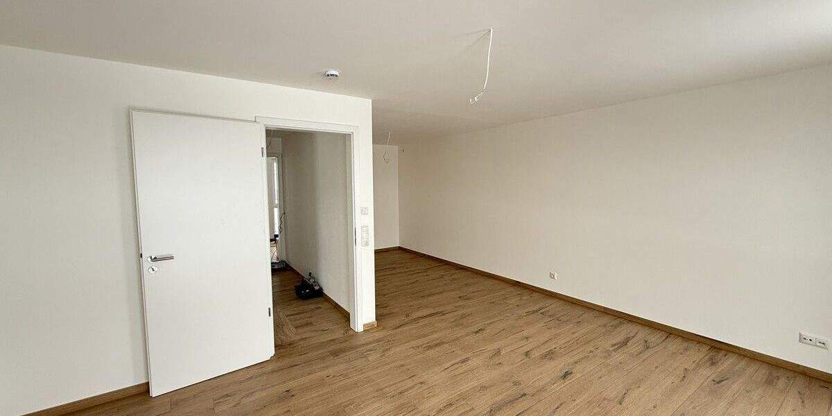 Einfamilienhaus Köfering - 4 Zimmer, 150 m&sup2;, 2.100&euro; | Angebot:25702670