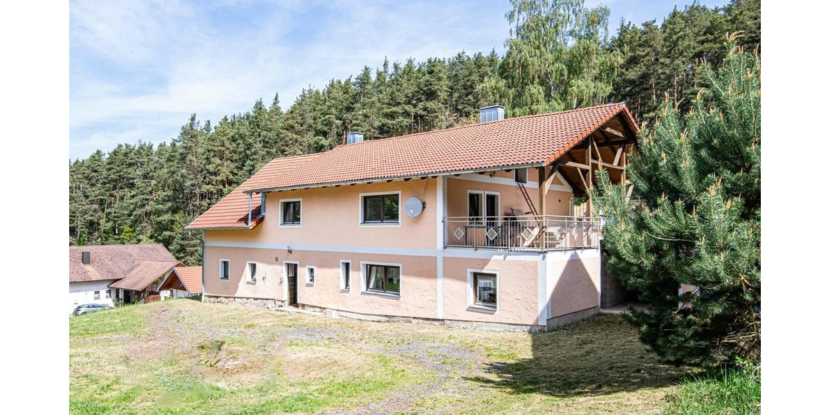 Charmantes Zweifamilienhaus mit großem Grundstück, Waldanteil und viel Potenzial - Zweifamilienhaus Zell | Angebot:26618521