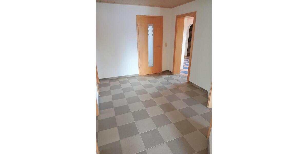 Helle, geräumige Dachgeschosswohnung mit 78 qm in Reichenbach 3 zimmer