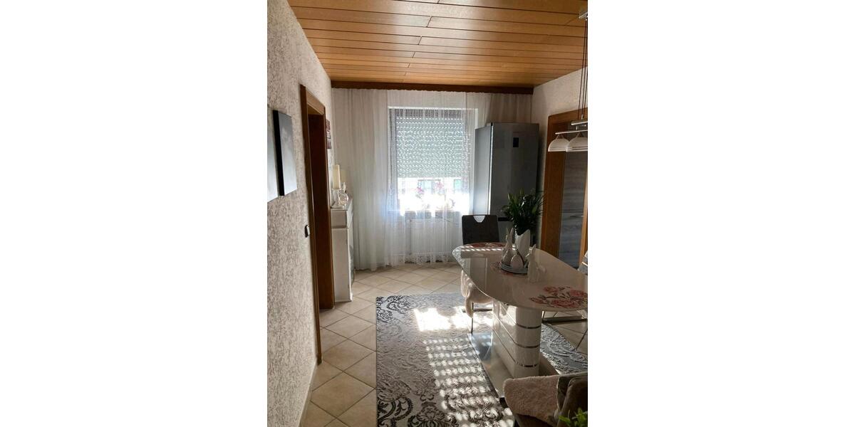 Etagenwohnung Neutraubling - 4 Zimmer, 90 m&sup2;, 378.000&euro; | Angebot:26462436