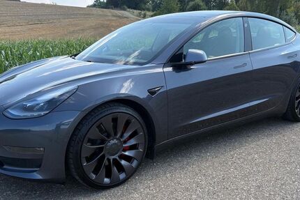 Tesla Model 3 61.530 km 27.900 &euro; Regensburg 93047