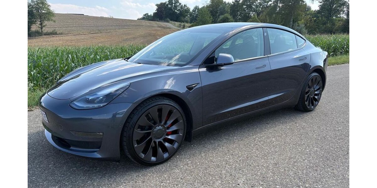 Tesla Model 3 61.530 km 27.900 &euro; Regensburg 93047