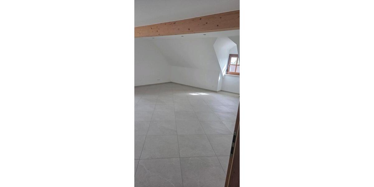 Dachgeschoßwohnung Hemau - 3 Zimmer, 120 m&sup2;, 1.140&euro; | Angebot:26357921