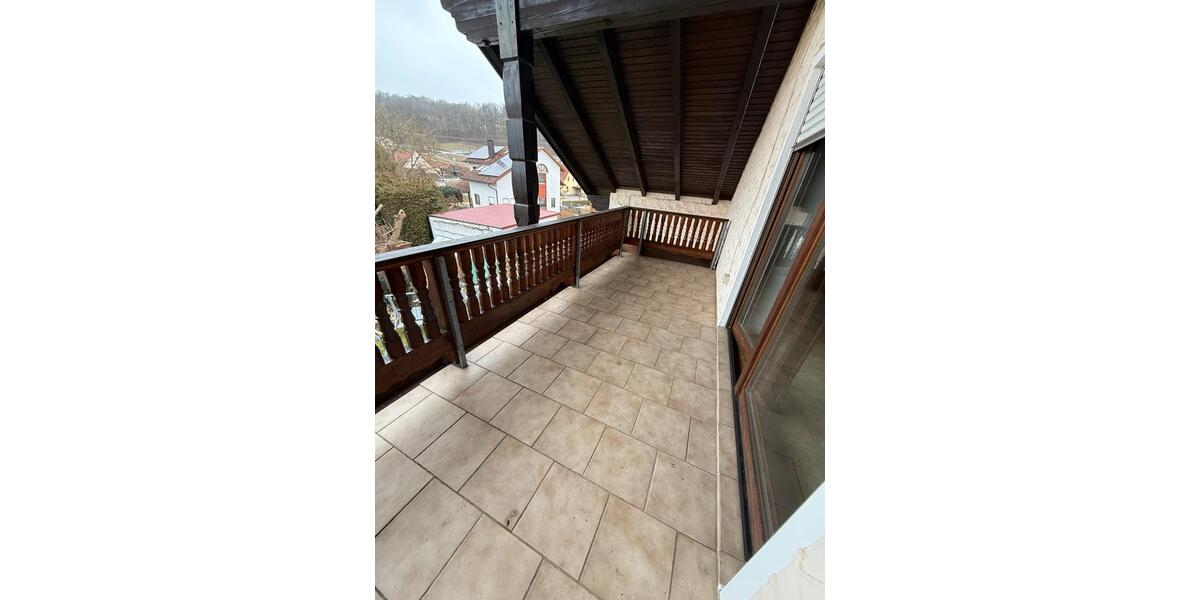 Dachgeschoßwohnung Teublitz - 3 Zimmer, 131 m&sup2;, 950&euro; | Angebot:24839756