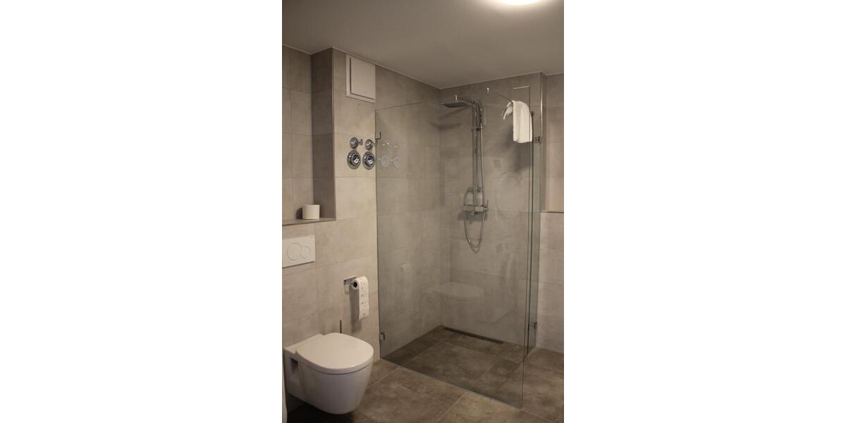 Regensburg-West, 110qm, Sky Suite, hochwertig möbliert und vollständig ausgestattet bis zu 3 Personen 3 zimmer