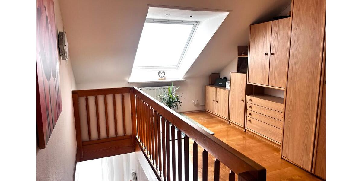 Mehrfamilienhaus, Wohnhaus Neutraubling - 9 Zimmer, 273 m&sup2;, 690.000&euro; | Angebot:26040333