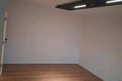 Moderne 3-Zimmer-WG nur für Studenten-innen, nähe Gewerbepark 3 zimmer