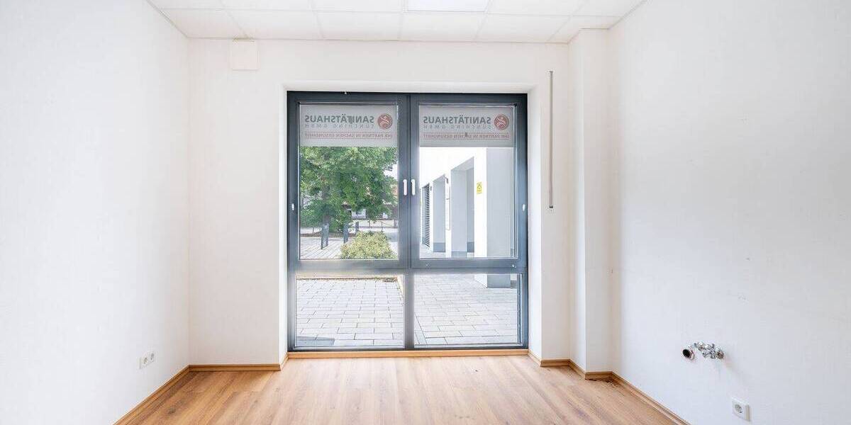 Gewerbeobjekt Sünching - 4 Zimmer, 90 m&sup2;, 790&euro; | Angebot:26766556