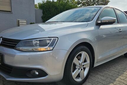 VW Jetta 79.800 km 6.880 &euro; Regensburg 93057