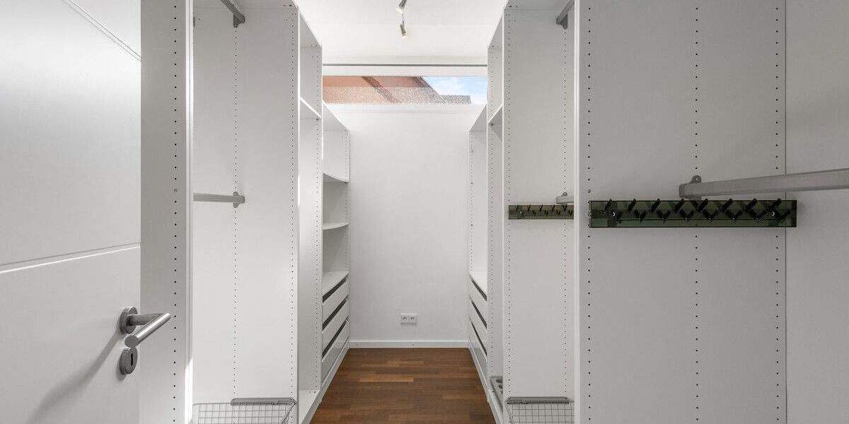Einfamilienhaus Neutraubling - 5 Zimmer, 203 m&sup2;, 1.080.000&euro; | Angebot:25702693
