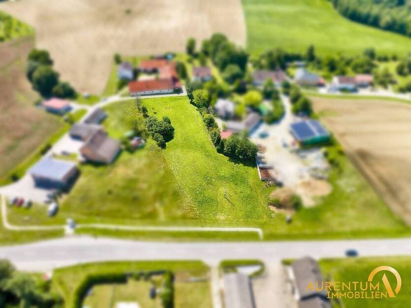 Großzügiges Baugrundstück mit Vorbescheid - Wohn- und Gewerbefläche nahe Rohr in Niederbayern
