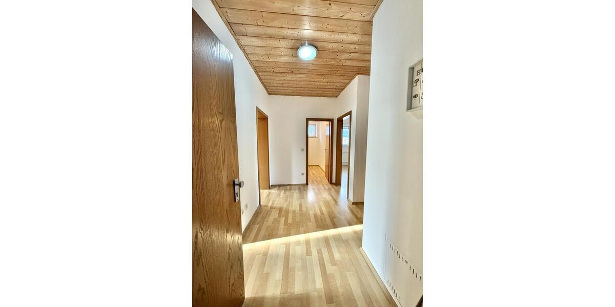 Dachgeschoßwohnung Thalmassing - 2 Zimmer, 67 m&sup2;, 540&euro; | Angebot:25924802