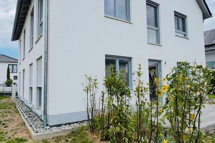 Wohnung Thalmassing - 3 Zimmer, 100 m&sup2;, 1.170&euro; | Angebot:27616431