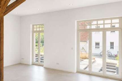 Haus Obertraubling - 6 Zimmer, 175 m&sup2;, 2.400&euro; | Angebot:27336449