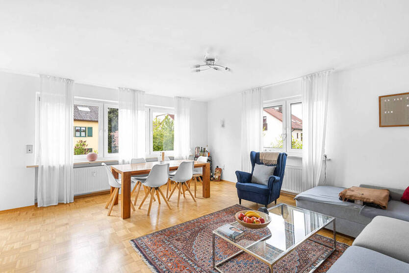Seltene Gelegenheit! Modernisierte 4-Zimmer-Wohnung mit Süd-Balkon in ruhiger und zentraler Lage