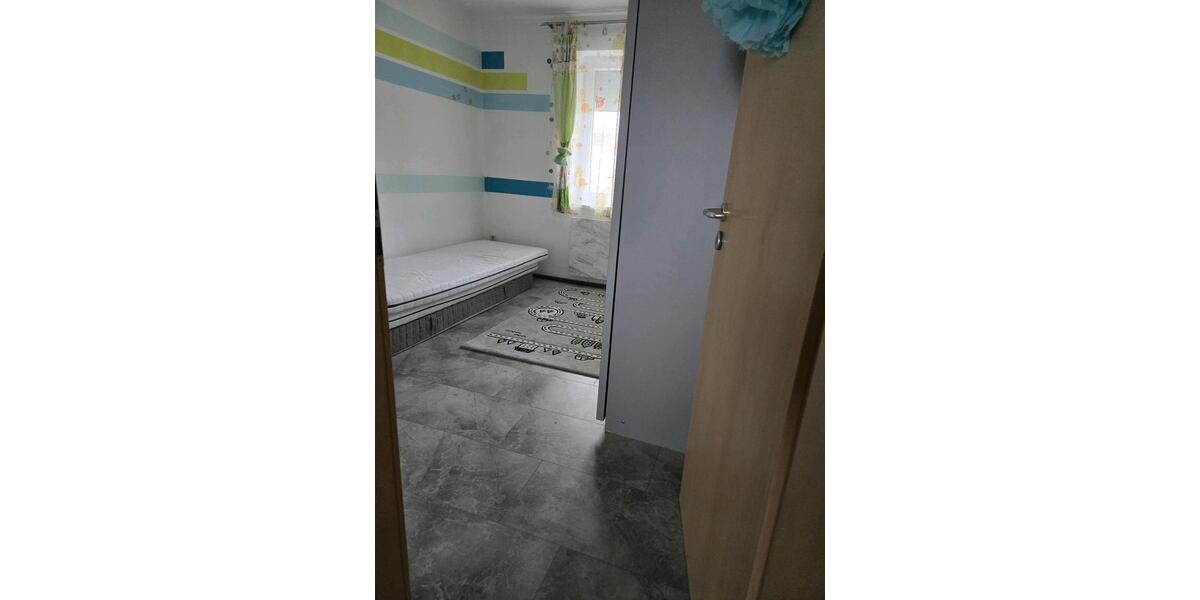 Etagenwohnung Neutraubling - 3 Zimmer, 65 m&sup2;, 250.000&euro; | Angebot:27107817