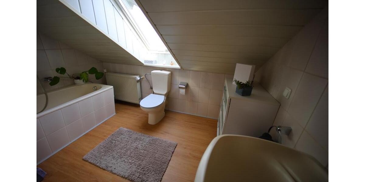 Mehrfamilienhaus, Wohnhaus Neutraubling - 9 Zimmer, 273 m&sup2;, 690.000&euro; | Angebot:26040333