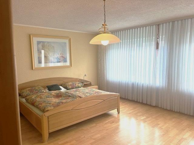 Mehrfamilienhaus, Wohnhaus Neutraubling - 9 Zimmer, 273 m&sup2;, 690.000&euro; | Angebot:26040333