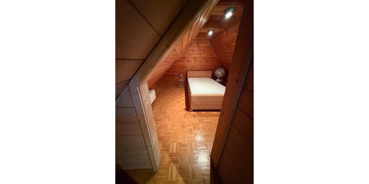 Möblierte 2-Zimmer-Galeriewohnung im Dachgeschoss in Regensburg 2 zimmer